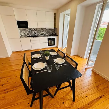 Luxury Spacious Flat Marques De Pombal * Lissabon